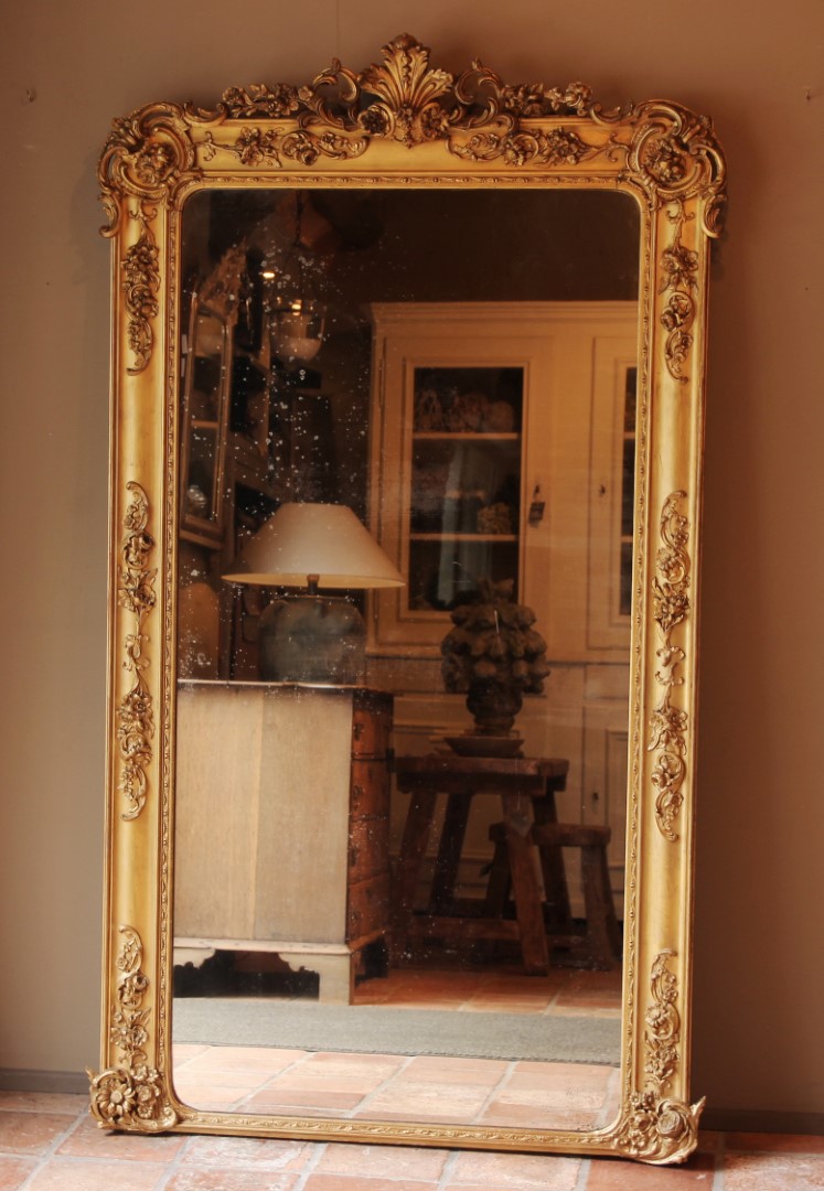 gro-er-antiker-spiegel