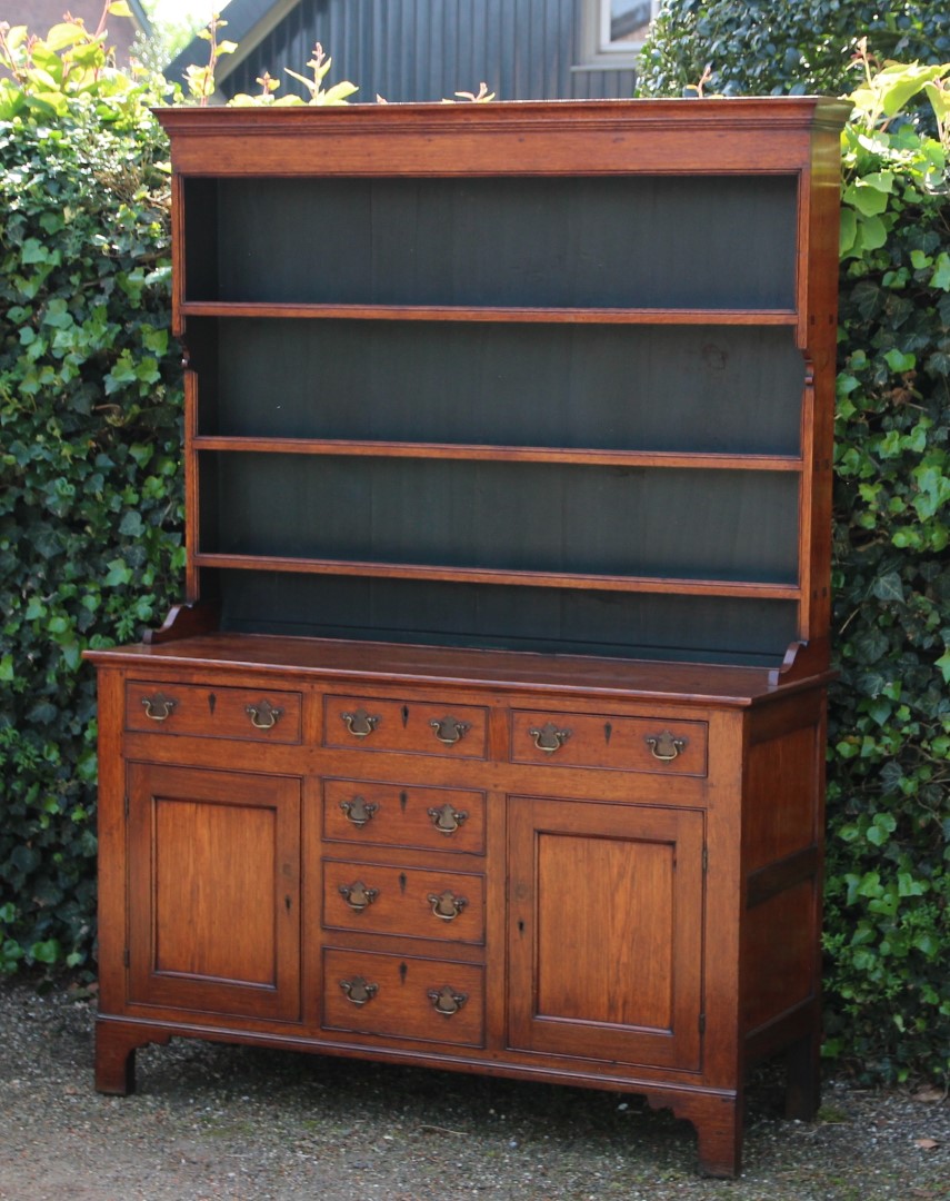 antiker-schrank