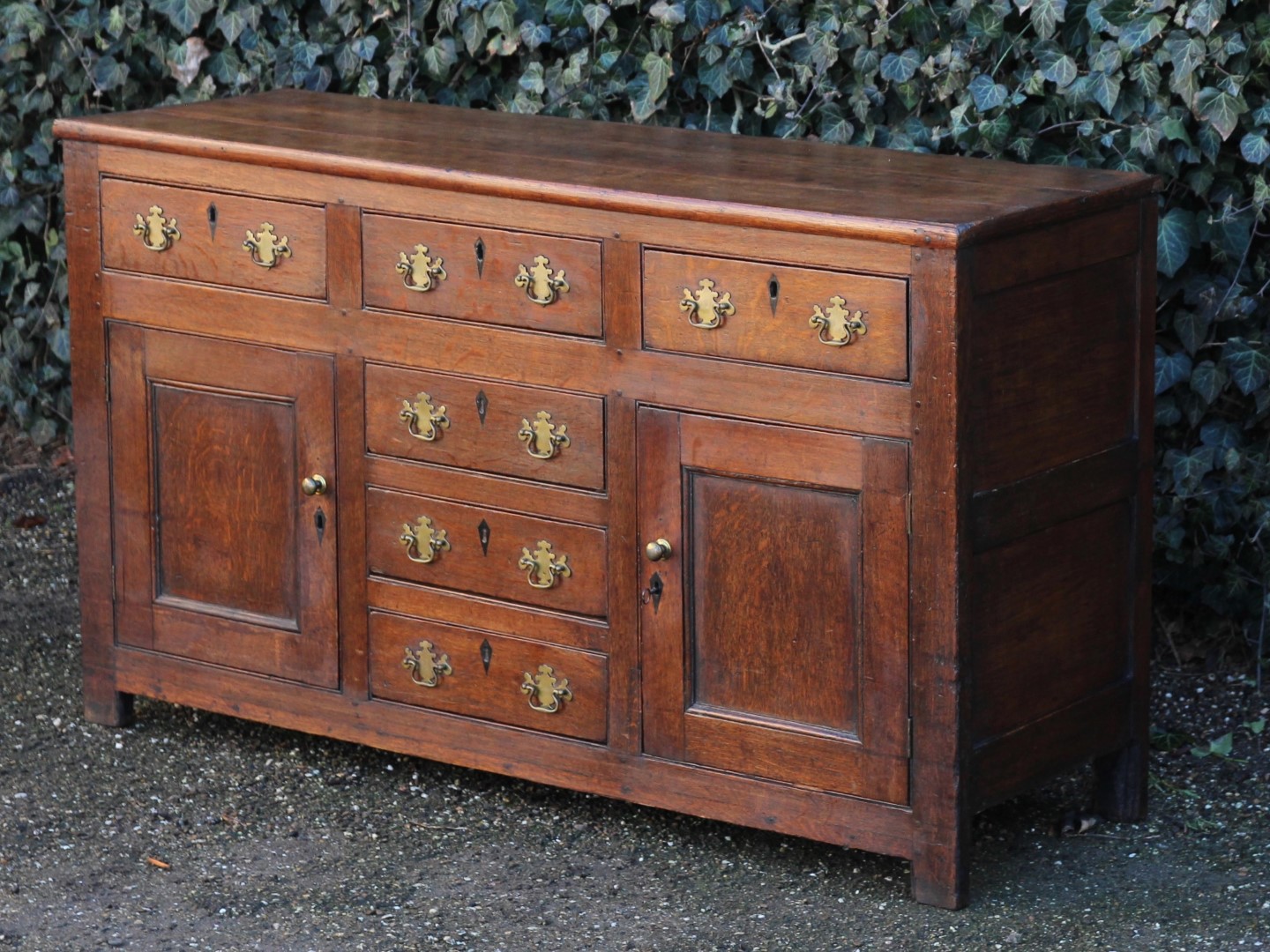 antikes-sideboard